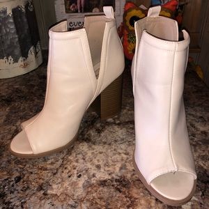 Fall cream boots